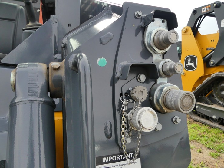 2024-deere-317g-image-13