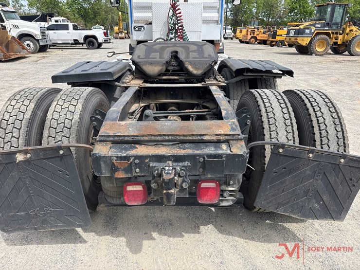 2011-mack-pinnacle-cxu613-image-19