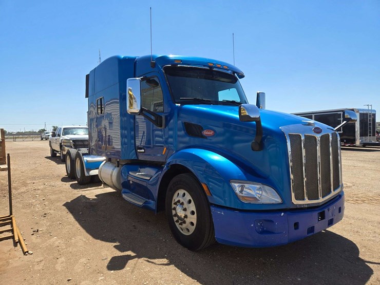2016-peterbilt-579-image-2
