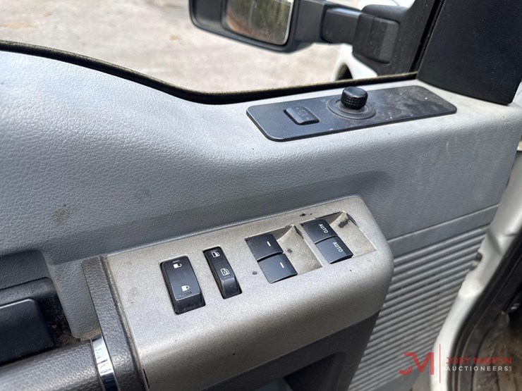 2015-ford-f250-xlt-image-16