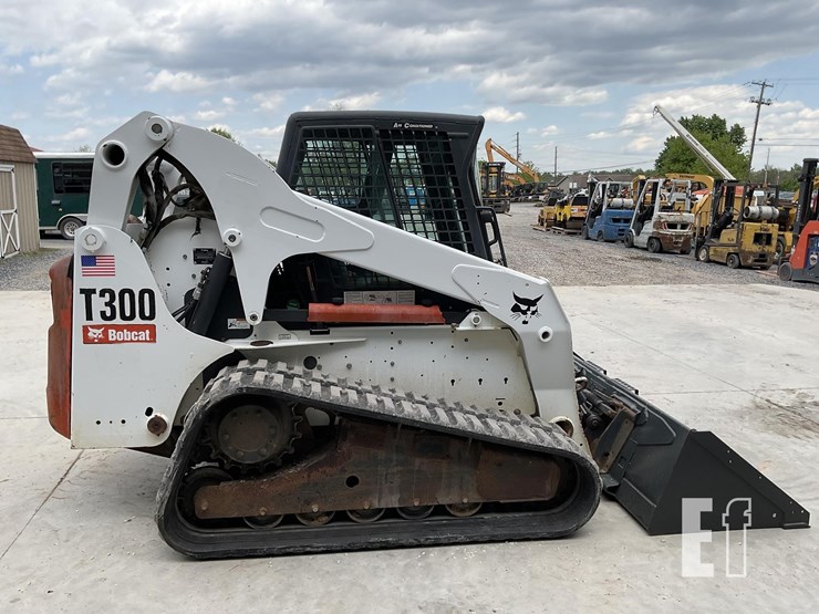 2010-bobcat-t300-image-5