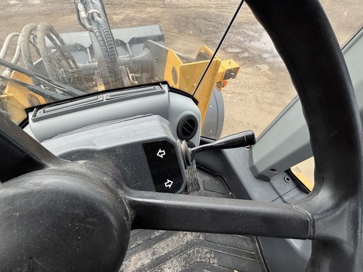 2023-john-deere-544-image-27