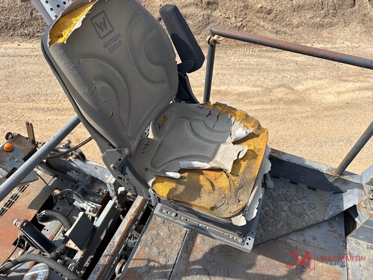 vogele-vision-5200-2-tracked-asphalt-paver-image-33