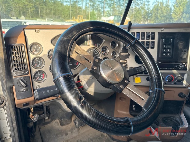 2016-mack-gu713-grantie-tri-axle-dump-truck,-image-23