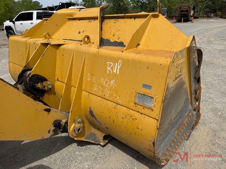 2013-caterpillar-950k-image-24