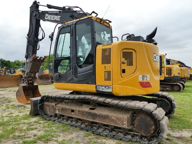 deere-135g-image-4