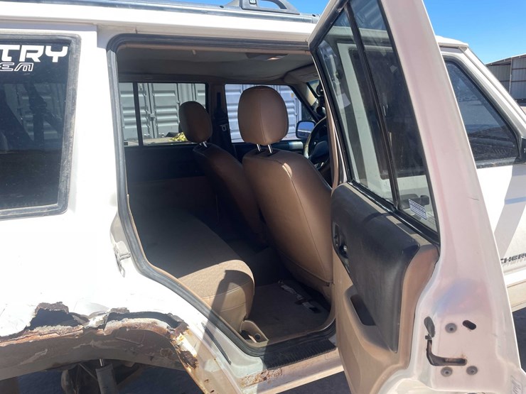 #152-•-2000-jeep-4x4-(has-tx-rebuilt-salvage-title)-image-61