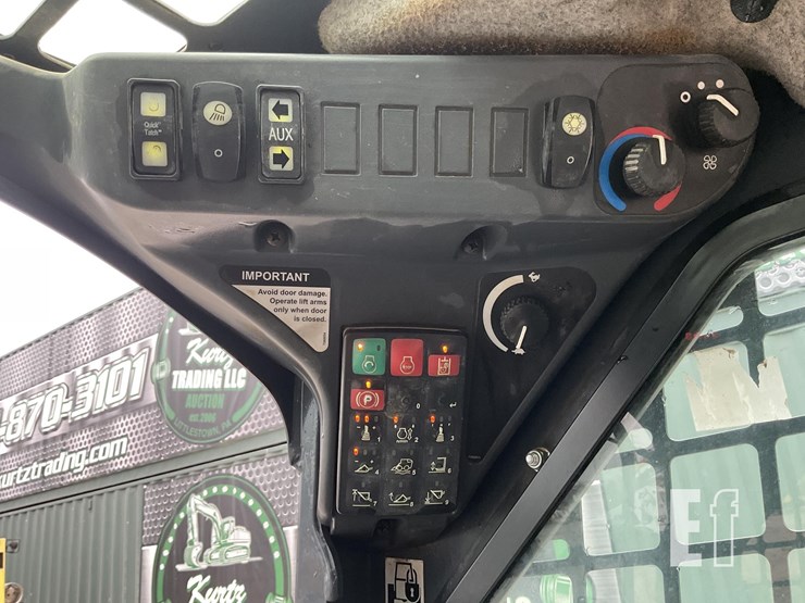2018-deere-317g-image-15