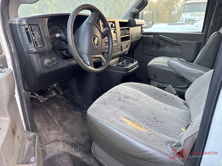 2019-gmc-cargo-van-image-11