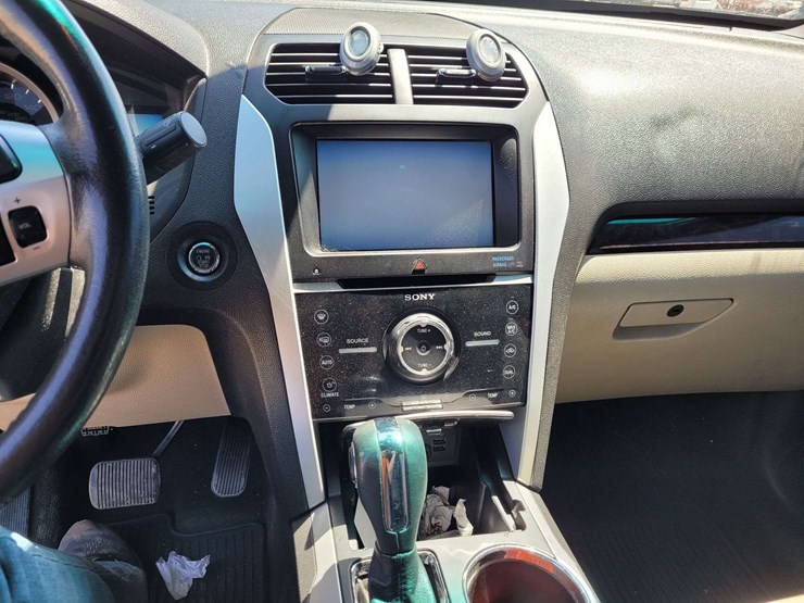 2013-ford-explorer-limited-image-15