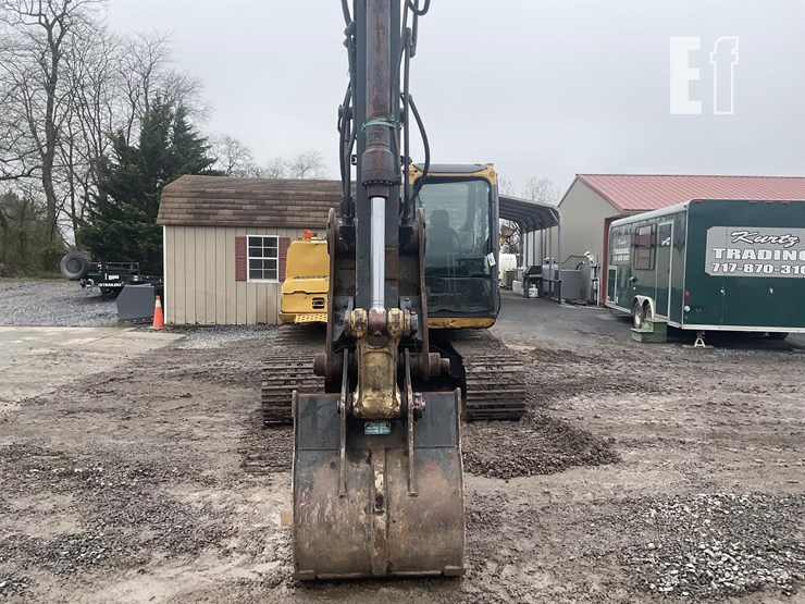 2011-deere-120d-image-7