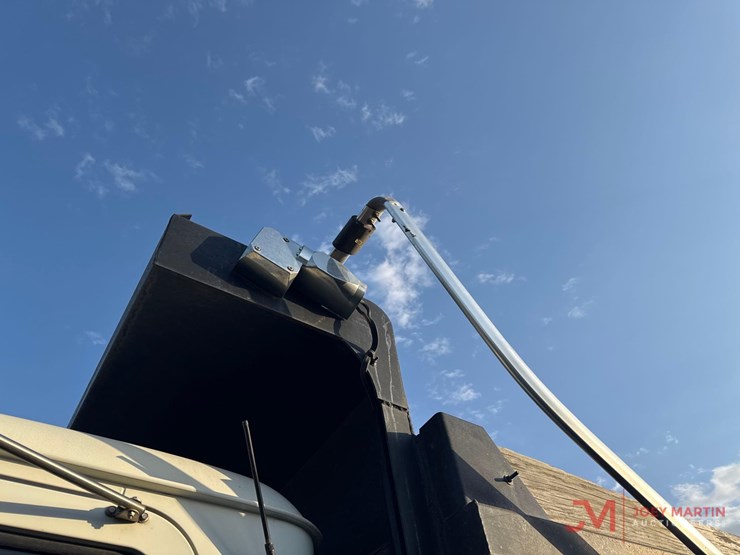 2016-mack-gu713-grantie-tri-axle-dump-truck-image-7