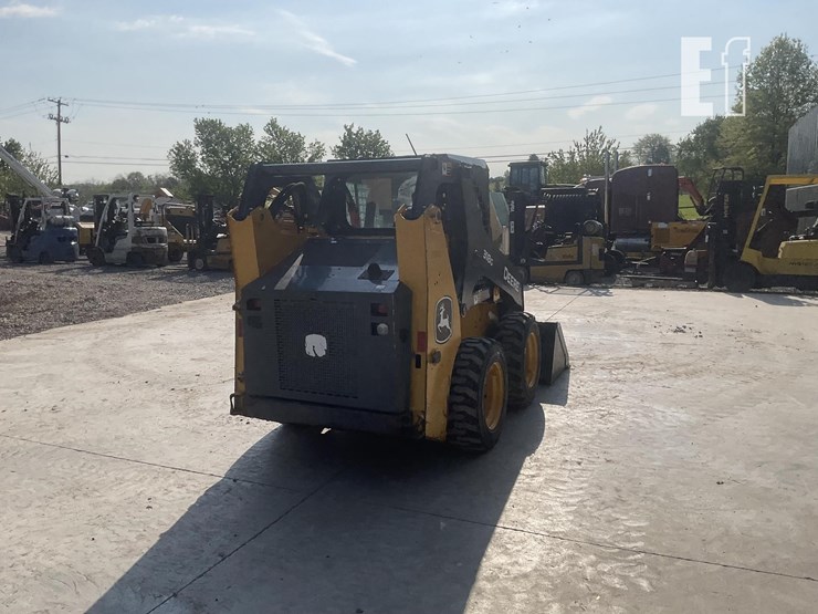 2021-deere-318g-image-4