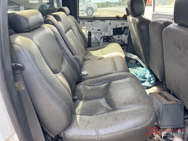 2006-chevrolet-3500-image-23