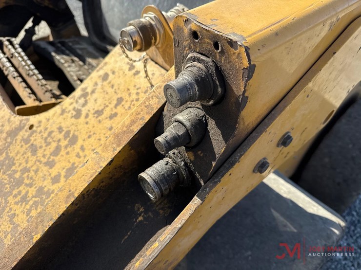 2014-caterpillar-262d-image-10