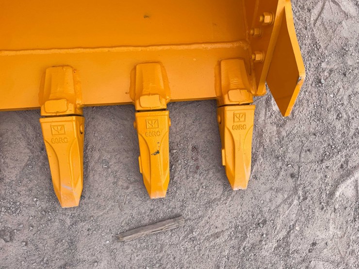 2026-caterpillar-305-image-7