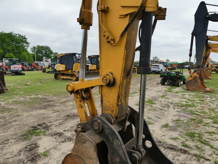 deere-200-lc-image-9