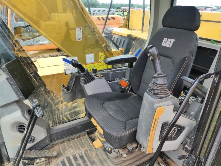 caterpillar-323-image-11