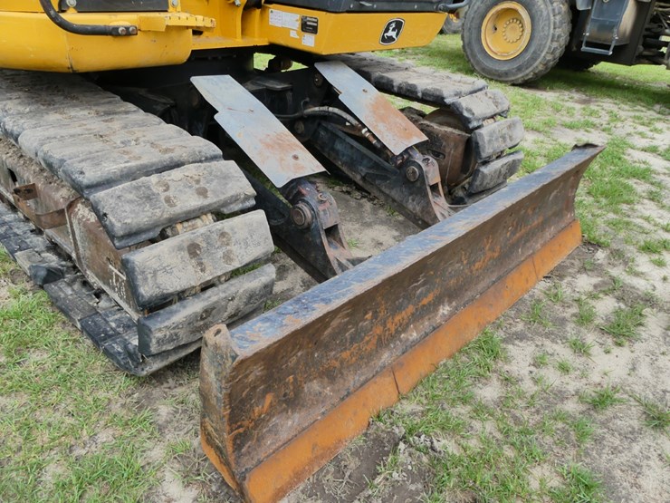 deere-135g-image-9