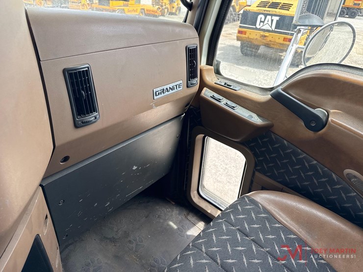 2008-mack-granite-gu713-image-33