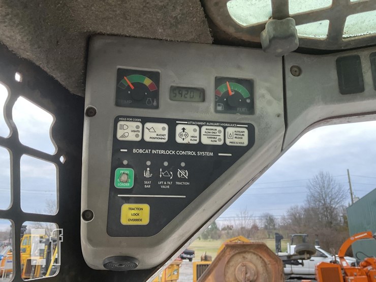 2004-bobcat-t300-image-16