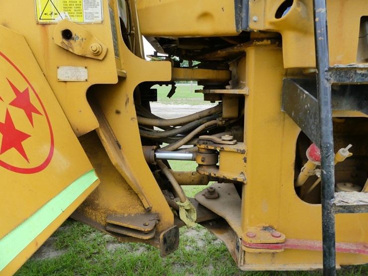 caterpillar-938f-image-9