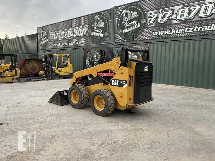 2014-caterpillar-242d-image-2