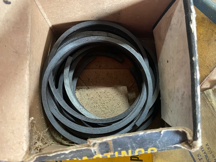 #2543-•-tote-of-car-parts-(g)-image-11