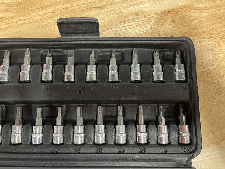 #2569-•-46-piece-socket-set-(cw)-image-3