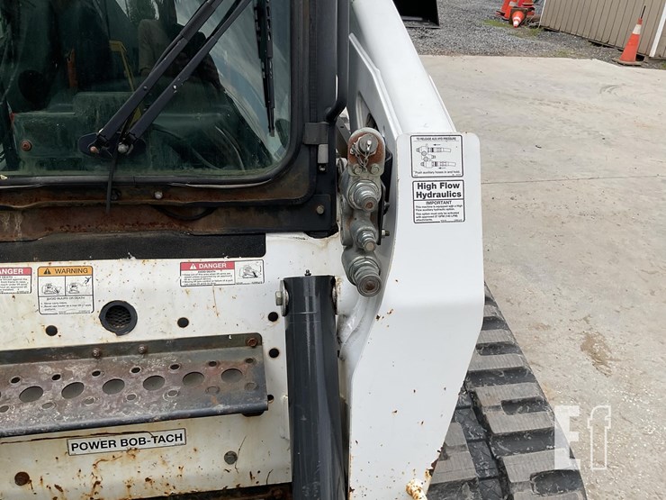 2010-bobcat-t300-image-13