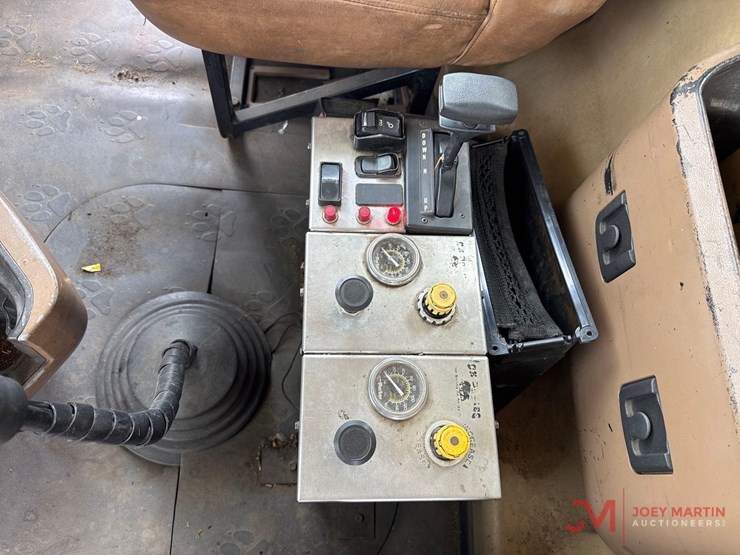 2008-mack-granite-gu713-image-31