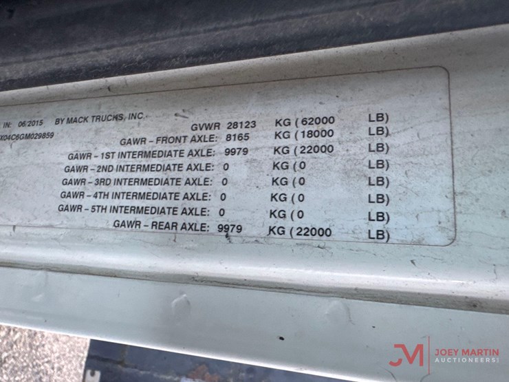 2016-mack-gu713-grantie-tri-axle-dump-truck-image-31