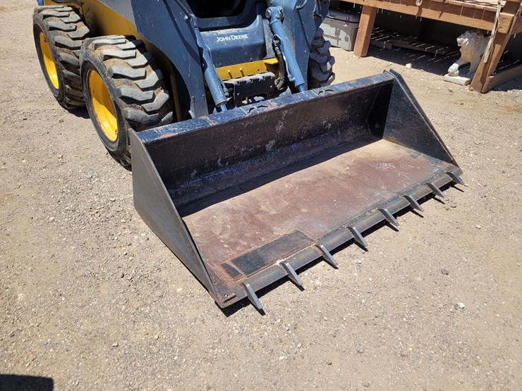 deere-320g-image-3