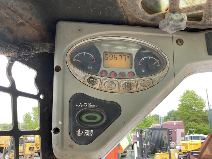 2010-bobcat-t190-image-16