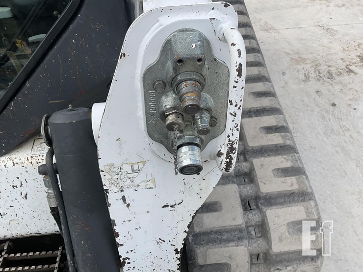2011-bobcat-t630-image-13