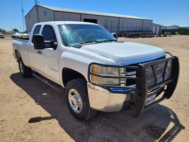 2008-chevrolet-silverado-2500-image-2