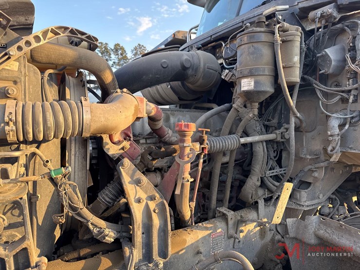 2017-mack-gu713-grantie-tri-axle-dump-truck-image-21