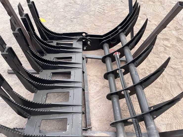 #3119-•-unused-2026-skid-steer-curved-log-grabber-image-12