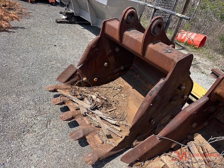 hensley-48"-tooth-bucket-w/-side-cutters-image-4