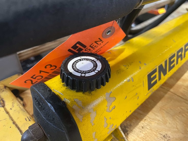 #2513-•-enerpac-10-ton-porta-power-hand-pump-(pr13)-image-4