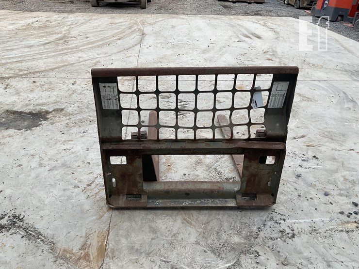 bobcat-pallet-forks-image-3