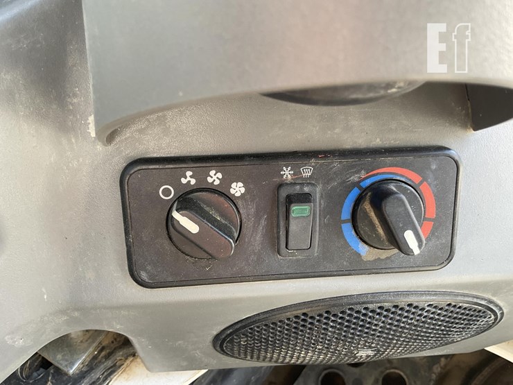 2023-bobcat-t870-image-15