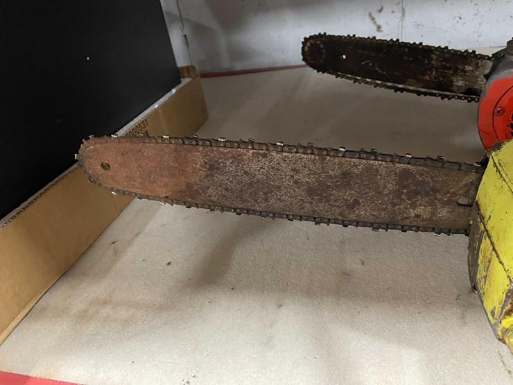 #2585-•-(2)-vintage-chainsaws-and-ice-auger-motor-(cw)-image-12