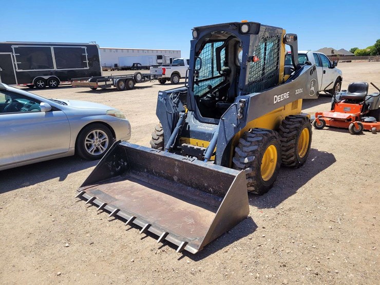 deere-320g-image-1
