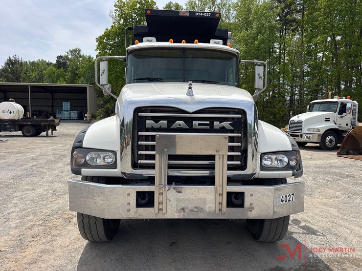 2008-mack-granite-gu713-image-7