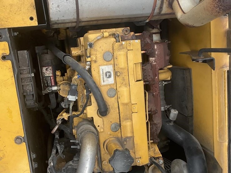 2011-deere-120d-image-16