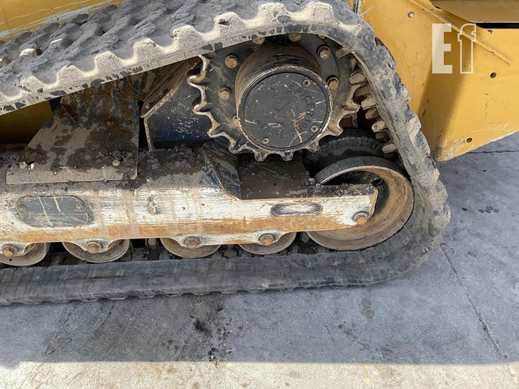 2022-deere-331g-image-9