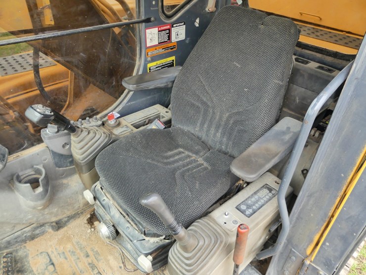 deere-200-lc-image-11