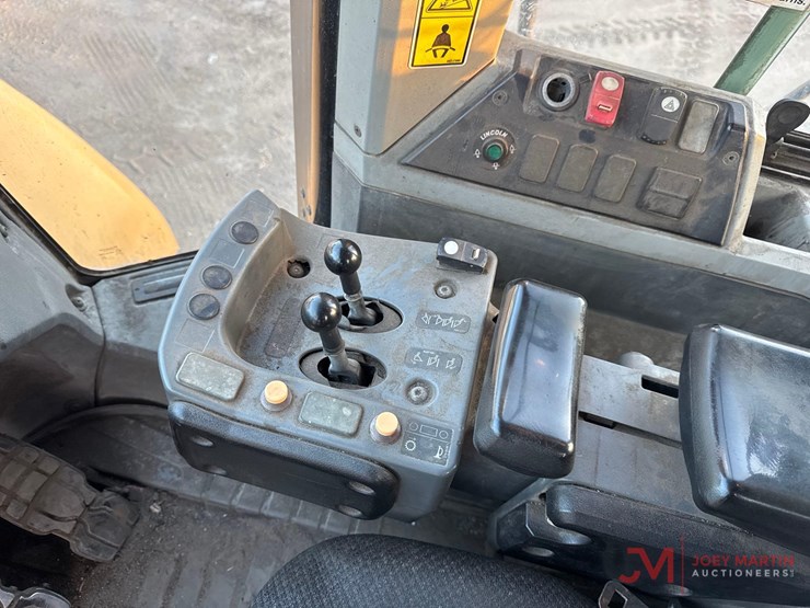 2015-caterpillar-972k-image-21