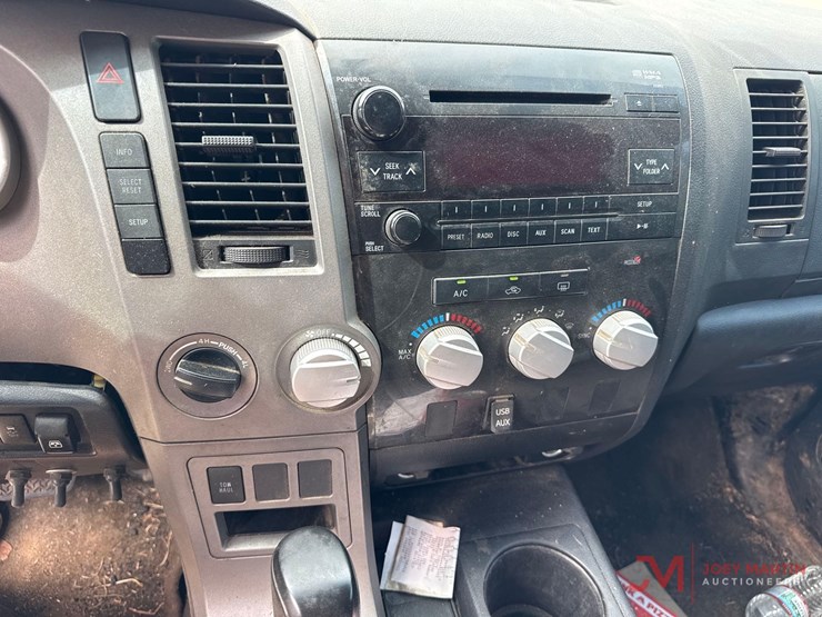 2011-toyota-tundra-sr5-image-38